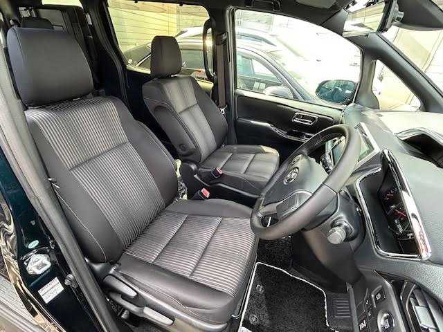 トヨタ ヴォクシー ZS 煌 埼玉県 2018(平30)年 3.4万km ブラッキッシュアゲハガラスフレーク モデリスタエアロ/純正SDナビ/【CD/DVD/フルセグ/Bluetooth】/バックカメラ/両側パワースライドドア/シーケンシャルウィンカー/LEDヘッドライト/ETC/クルーズコントロール/プリクラッシュセーフティシステム/スマートキー