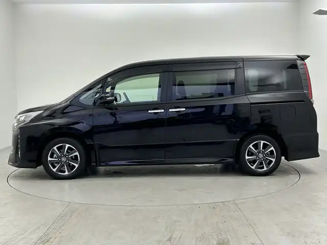 トヨタ ノア Si ダブルバイビーⅡ 広島県 2020(令2)年 2.8万km ブラック 純正ナビ/・Bluetooth/・CD/DVD/・フルセグテレビ/バックカメラ/純正フリップダウンモニター/両側パワースライドドア/レーダークルーズコントロール/衝突軽減ブレーキ/レーンキープアシスト/オートマチックハイビーム　/前後ドライブレコーダー/ＥＴＣ