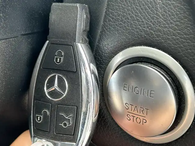 メルセデス・ベンツ ＧＬＣ２５０ 4マチックスポーツ 道南・函館 2018(平30)年 5.2万km オブシディアンブラック AMGスタイリングパッケージ/レーダーセーフティパッケージ/-BASプラス/-リアCPA/-PRE-SAFE/-アクティブレーンキーピングアシスト/-アクティブブラインドスポットアシスト/-ディストロニック・プラス/-チャイルドセーフティセンサー（助手席）/COMANDシステム/-8.4インチワイドディスプレイ/-フルセグTV/Bluetooth/USB/DVD/CD/360°カメラシステム/ヘッドアップディスプレイ/ドライブレコーダー/フロントシートヒーター/フロントメモリー付パワーシート/EASY-PACK自動開閉テールゲート/LEDヘッドライト/純正フロアマット/ETC2.0/純正19インチアルミホイール