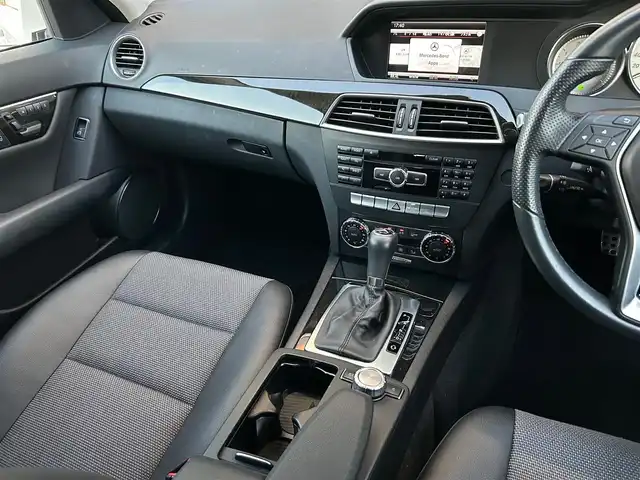 メルセデス・ベンツ Ｃ１８０ ブルーエフィシェンシー W AVG 石川県 2013(平25)年 6.1万km 白 純正HDDナビ/バックカメラ/Bluetooth/フルセグTV/CD/DVD/USB/AUX/クルーズコントロール/電動格納ミラー/ミラーヒーター/オートライト/HIDヘッドライト/フォグランプ/パワーシート/メモリーシート/本革巻きステアリング/ステアリングスイッチ/キーレスゴー/ETC/トノカバー