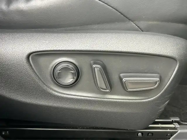 トヨタ ＲＡＶ４ アドベンチャー 愛知県 2021(令3)年 4.3万km アティチュードブラックマイカ 禁煙車/ダイナミックトルクベクタリング4WD/純正9インチディスプレイオーディオ/（AppleCarPlay/AndroidAuto/Bluetooh/USB）/バックカメラ/トヨタセーフティセンス/・レーントレーシングアシスト/・プリクラッシュセーフティ/・オートマチックハイビーム/・レーダークルーズコントロール/・ロードサインアシスト/・先行車発進告知機能/ブラインドスポットモニター/クリアランスソナー/ETC/ブラック合皮スポーティシート/運転席パワーシート/3灯式LEDヘッドライト/フロントフォグランプ/フラット型ルーフレール/5本スポーク純正19インチアルミホイール/自動防眩ミラー/スマートキー/スペアキー有/プッシュスタート/6スピーカー/純正フロアマット
