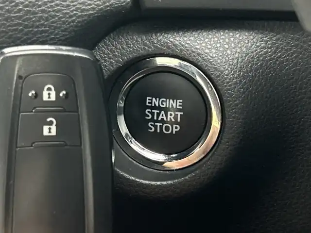 トヨタ ＲＡＶ４ アドベンチャー 愛知県 2021(令3)年 4.3万km アティチュードブラックマイカ 禁煙車/ダイナミックトルクベクタリング4WD/純正9インチディスプレイオーディオ/（AppleCarPlay/AndroidAuto/Bluetooh/USB）/バックカメラ/トヨタセーフティセンス/・レーントレーシングアシスト/・プリクラッシュセーフティ/・オートマチックハイビーム/・レーダークルーズコントロール/・ロードサインアシスト/・先行車発進告知機能/ブラインドスポットモニター/クリアランスソナー/ETC/ブラック合皮スポーティシート/運転席パワーシート/3灯式LEDヘッドライト/フロントフォグランプ/フラット型ルーフレール/5本スポーク純正19インチアルミホイール/自動防眩ミラー/スマートキー/スペアキー有/プッシュスタート/6スピーカー/純正フロアマット