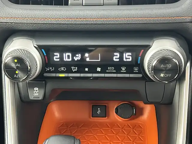 トヨタ ＲＡＶ４ アドベンチャー 愛知県 2021(令3)年 4.3万km アティチュードブラックマイカ 禁煙車/ダイナミックトルクベクタリング4WD/純正9インチディスプレイオーディオ/（AppleCarPlay/AndroidAuto/Bluetooh/USB）/バックカメラ/トヨタセーフティセンス/・レーントレーシングアシスト/・プリクラッシュセーフティ/・オートマチックハイビーム/・レーダークルーズコントロール/・ロードサインアシスト/・先行車発進告知機能/ブラインドスポットモニター/クリアランスソナー/ETC/ブラック合皮スポーティシート/運転席パワーシート/3灯式LEDヘッドライト/フロントフォグランプ/フラット型ルーフレール/5本スポーク純正19インチアルミホイール/自動防眩ミラー/スマートキー/スペアキー有/プッシュスタート/6スピーカー/純正フロアマット