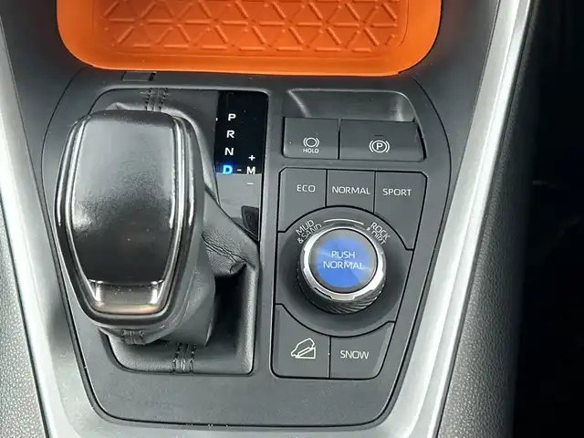 トヨタ ＲＡＶ４ アドベンチャー 愛知県 2021(令3)年 4.3万km アティチュードブラックマイカ 禁煙車/ダイナミックトルクベクタリング4WD/純正9インチディスプレイオーディオ/（AppleCarPlay/AndroidAuto/Bluetooh/USB）/バックカメラ/トヨタセーフティセンス/・レーントレーシングアシスト/・プリクラッシュセーフティ/・オートマチックハイビーム/・レーダークルーズコントロール/・ロードサインアシスト/・先行車発進告知機能/ブラインドスポットモニター/クリアランスソナー/ETC/ブラック合皮スポーティシート/運転席パワーシート/3灯式LEDヘッドライト/フロントフォグランプ/フラット型ルーフレール/5本スポーク純正19インチアルミホイール/自動防眩ミラー/スマートキー/スペアキー有/プッシュスタート/6スピーカー/純正フロアマット
