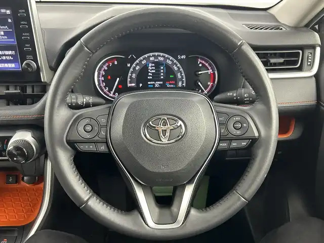 トヨタ ＲＡＶ４ アドベンチャー 愛知県 2021(令3)年 4.3万km アティチュードブラックマイカ 禁煙車/ダイナミックトルクベクタリング4WD/純正9インチディスプレイオーディオ/（AppleCarPlay/AndroidAuto/Bluetooh/USB）/バックカメラ/トヨタセーフティセンス/・レーントレーシングアシスト/・プリクラッシュセーフティ/・オートマチックハイビーム/・レーダークルーズコントロール/・ロードサインアシスト/・先行車発進告知機能/ブラインドスポットモニター/クリアランスソナー/ETC/ブラック合皮スポーティシート/運転席パワーシート/3灯式LEDヘッドライト/フロントフォグランプ/フラット型ルーフレール/5本スポーク純正19インチアルミホイール/自動防眩ミラー/スマートキー/スペアキー有/プッシュスタート/6スピーカー/純正フロアマット
