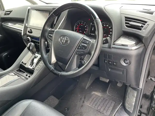 トヨタ アルファード S Cパッケージ 滋賀県 2019(平31)年 9.8万km ブラック モデリスタエアロ/フリップダウンモニター/サンルーフ/JBLプレミアムサウンド/WORK20インチAW/両側パワースライドドア/純正9インチナビ/（AM/FM/フルセグ/CD/DVD/Bluetooth/USB/VTR/AUX）/ETC2.0/アラウンドビューモニター/バックカメラ/トヨタセーフティセンス/・踏み間違い防止アシスト/・衝突軽減ブレーキ/・レーンキープアシスト/・車間自動制御システム/・コーナーセンサー/・クルーズコントロール/・標識検知機能/運転席・助手席シートヒーター/運転席・助手席シートベンチレーション/パワーシート/オットマン/電動格納ミラー/デジタルインナーミラー/電子パーキング/ブレーキホールド/革巻きステアリング/ステアリングスイッチ/オートライト/LEDヘッドライト/フロントフォグ/フルオートエアコン/USB端子/プッシュスタート/スマートキー/純正フロアマット