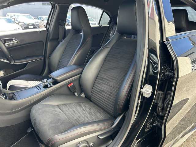 メルセデス・ベンツ Ａ１８０ ブルーエフィシェンシー スポーツ 大阪府 2013(平25)年 5.1万km コスモスブラック ナイトパッケージ/純正HDDナビ/(フルセグTV/Bluetooth/CD/DVD)/バックモニター/前後コーナーセンサー/クルーズコントロール/ブラインドスポットモニター/衝突被害軽減システム/レザーシート/ハーフレザーシート/D席メモリシート/純正フロアマット/純正AW/キセノンヘッドライト/ドライブレコーダー/ETC/保証書/取扱説明書