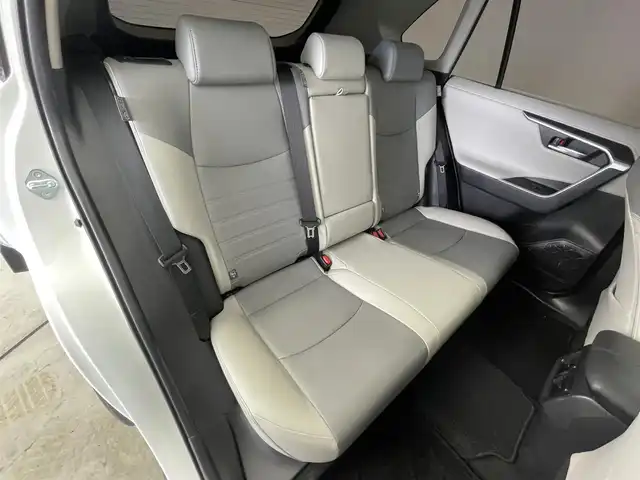 トヨタ ＲＡＶ４ G 熊本県 2020(令2)年 5.7万km ホワイトパールクリスタルシャイン モデリスタエアロ　純正９インチナビ　バックカメラ　パワーバックドア　レーダークルーズコントロール　シートヒーター　純正１８インチＡＷ　ステアリングリモコン　クリアランスソナー　ＥＴＣ　ドラレコ　禁煙車