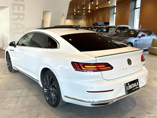 フォルクスワーゲン アルテオン TSI 4モーション Rラインアドバンス 道央・札幌 2019(平31)年 3.2万km パール ラグジュアリーパッケージ/　・電動パノラマスライディングルーフ/　・DYNAUDIOプレミアムサウンド/オールインセーフティ/　・ACC/　・レーンキープアシスト/　・レーンチェンジアイスと/　・360°カメラ/　・パークアシスト/ヘッドアップディスプレイ/デジタルメータークラスター/DiscoverProナビ/フルセグテレビ/DVD/SD/USB/BT/ナッパレザーシート/シートヒーター/ハイビームアシスト/ダイナミックライドアシスト/パワーテールゲート