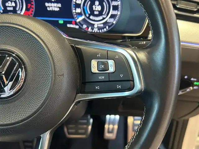フォルクスワーゲン アルテオン TSI 4モーション Rラインアドバンス 道央・札幌 2019(平31)年 3.2万km パール ラグジュアリーパッケージ/　・電動パノラマスライディングルーフ/　・DYNAUDIOプレミアムサウンド/オールインセーフティ/　・ACC/　・レーンキープアシスト/　・レーンチェンジアイスと/　・360°カメラ/　・パークアシスト/ヘッドアップディスプレイ/デジタルメータークラスター/DiscoverProナビ/フルセグテレビ/DVD/SD/USB/BT/ナッパレザーシート/シートヒーター/ハイビームアシスト/ダイナミックライドアシスト/パワーテールゲート