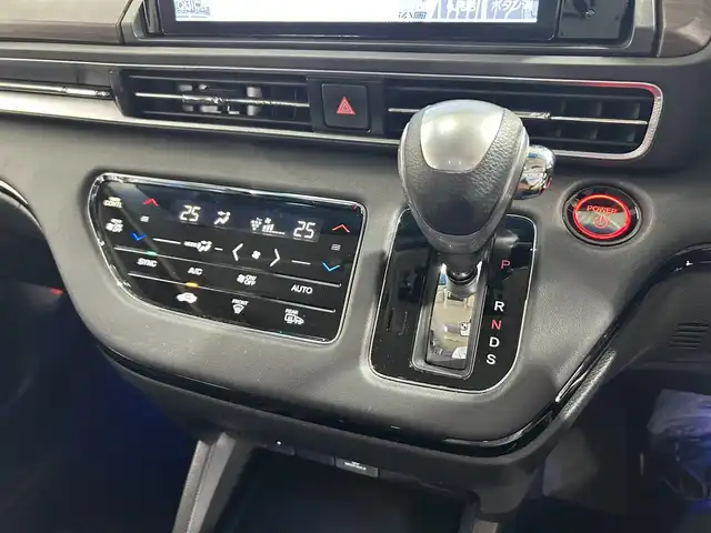 ホンダ オデッセイ ハイブリッド e:HEVアブソルート EX 大阪府 2021(令3)年 1.1万km プラチナホワイトパール 純正１１ｉｎｃナビ　後席モニター　３６０カメラ　衝突軽減ブレーキ　レーンアシスト　レーダークルーズＣ　両側パワースライドドア　ＥＴＣ　シートヒーター　コーナーセンサー　ＢＳＭ　　電動リアゲート