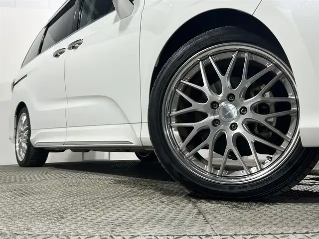 ホンダ オデッセイ ハイブリッド e:HEVアブソルート EX 大阪府 2021(令3)年 1.1万km プラチナホワイトパール 純正１１ｉｎｃナビ　後席モニター　３６０カメラ　衝突軽減ブレーキ　レーンアシスト　レーダークルーズＣ　両側パワースライドドア　ＥＴＣ　シートヒーター　コーナーセンサー　ＢＳＭ　　電動リアゲート