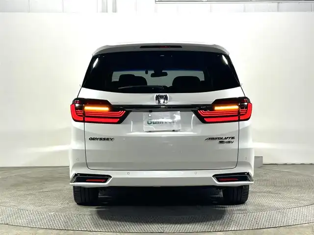 ホンダ オデッセイ ハイブリッド e:HEVアブソルート EX 大阪府 2021(令3)年 1.1万km プラチナホワイトパール 純正１１ｉｎｃナビ　後席モニター　３６０カメラ　衝突軽減ブレーキ　レーンアシスト　レーダークルーズＣ　両側パワースライドドア　ＥＴＣ　シートヒーター　コーナーセンサー　ＢＳＭ　　電動リアゲート