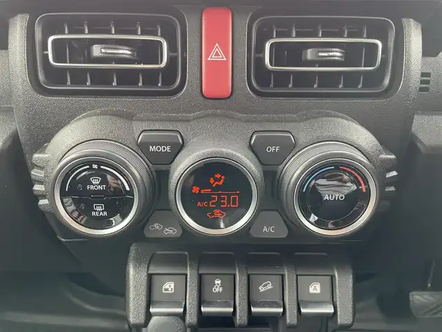 スズキ ジムニー XC 福島県 2021(令3)年 3.7万km シフォンアイボリーメタリックブラック2トーンルーフ 純正ナビゲーション/型番：SKX-S805/【CD/DVD/SD/USB/BT/TV】/バックカメラ/ビルトインETC2.0/前席シートヒーター/デュアルセンサーブレーキサポート/車線逸脱警報/クルーズコントロール/ステアリングリモコン/LEDオートライト/純正フロアマット/純正ドアバイザー