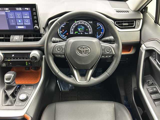 トヨタ ＲＡＶ４ ハイブリッド アドベンチャー 宮城県 2022(令4)年 2.9万km アティチュードブラックマイカ 4WD/純正ディスプレイオーディオ/(AM/FM/USB/BT/Miracast)/バックカメラ/ビルトインETC2.0/前後ドライブレコーダー/レーダークルーズコントロール/BSM/レザーシート/シートヒーター/エアシート/パワーシート/シートメモリー/ステアリングヒーター/プッシュスタート/スマートキー/スペアキー/オートライト/オートマチックハイビーム/LEDヘッドライト/フォグランプ/純正フロアマット/純正19インチアルミホイール