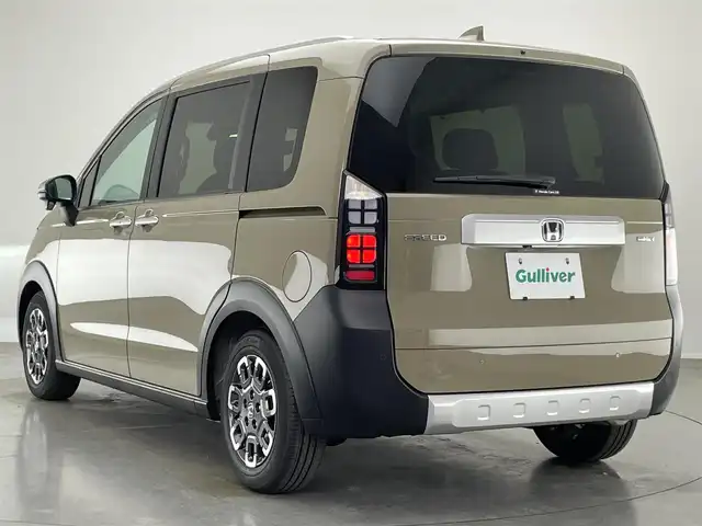 ホンダ フリード ハイブリット e:HEV クロスター 愛知県 2025(令7)年 0.1千km ベージュ 登録済未使用車　純正９型ナビ　禁煙　シートヒーター　ハーフレザー　電動パーキング　ホンダセンシング　衝突軽減　追従クルコン　ハンドル支援　コーナーセンサー　ＬＥＤオートライト　両側パワースライドドア　/登録時走行距離５ｋｍ/e:HEV クロスター　2LE40C3　6人　9インチナビ　LXM-242ZFNI(207680円)