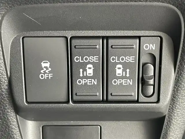 ホンダ フリード ハイブリット e:HEV クロスター 愛知県 2025(令7)年 0.1千km ベージュ 登録済未使用車　純正９型ナビ　禁煙　シートヒーター　ハーフレザー　電動パーキング　ホンダセンシング　衝突軽減　追従クルコン　ハンドル支援　コーナーセンサー　ＬＥＤオートライト　両側パワースライドドア　/登録時走行距離５ｋｍ/e:HEV クロスター　2LE40C3　6人　9インチナビ　LXM-242ZFNI(207680円)