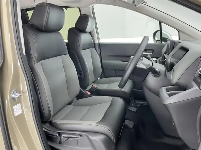 ホンダ フリード ハイブリット e:HEV クロスター 愛知県 2025(令7)年 0.1千km ベージュ 登録済未使用車　純正９型ナビ　禁煙　シートヒーター　ハーフレザー　電動パーキング　ホンダセンシング　衝突軽減　追従クルコン　ハンドル支援　コーナーセンサー　ＬＥＤオートライト　両側パワースライドドア　/登録時走行距離５ｋｍ/e:HEV クロスター　2LE40C3　6人　9インチナビ　LXM-242ZFNI(207680円)