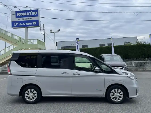 日産 セレナ X 山梨県 2017(平29)年 10.8万km ブリリアントシルバー (株)IDOMが運営する【じしゃロン甲府店】の自社ローン専用車両になります。/こちらは現金またはオートローンご利用時の価格です。自社ローンご希望の方は別途その旨お申付け下さい/純正メモリーナビ/（フルセグTV/CD/DVD/Blu-ray/BTオーディオ）/アラウンドビューモニター/エマージェンシーブレーキ/セキュリティ＆セーフティパック/両側パワースライドドア/クルーズコントロール/ETC/インテリジェントキー/保証書・取説・ナビ説