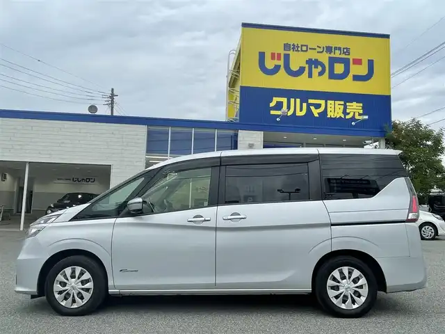 日産 セレナ X 山梨県 2017(平29)年 10.8万km ブリリアントシルバー (株)IDOMが運営する【じしゃロン甲府店】の自社ローン専用車両になります。/こちらは現金またはオートローンご利用時の価格です。自社ローンご希望の方は別途その旨お申付け下さい/純正メモリーナビ/（フルセグTV/CD/DVD/Blu-ray/BTオーディオ）/アラウンドビューモニター/エマージェンシーブレーキ/セキュリティ＆セーフティパック/両側パワースライドドア/クルーズコントロール/ETC/インテリジェントキー/保証書・取説・ナビ説