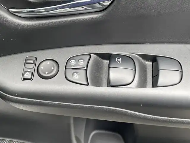 日産 セレナ X 山梨県 2017(平29)年 10.8万km ブリリアントシルバー (株)IDOMが運営する【じしゃロン甲府店】の自社ローン専用車両になります。/こちらは現金またはオートローンご利用時の価格です。自社ローンご希望の方は別途その旨お申付け下さい/純正メモリーナビ/（フルセグTV/CD/DVD/Blu-ray/BTオーディオ）/アラウンドビューモニター/エマージェンシーブレーキ/セキュリティ＆セーフティパック/両側パワースライドドア/クルーズコントロール/ETC/インテリジェントキー/保証書・取説・ナビ説