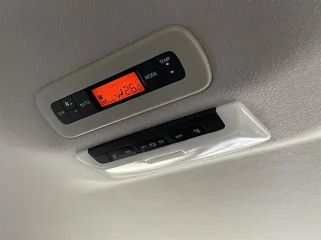 日産 セレナ X 山梨県 2017(平29)年 10.8万km ブリリアントシルバー (株)IDOMが運営する【じしゃロン甲府店】の自社ローン専用車両になります。/こちらは現金またはオートローンご利用時の価格です。自社ローンご希望の方は別途その旨お申付け下さい/純正メモリーナビ/（フルセグTV/CD/DVD/Blu-ray/BTオーディオ）/アラウンドビューモニター/エマージェンシーブレーキ/セキュリティ＆セーフティパック/両側パワースライドドア/クルーズコントロール/ETC/インテリジェントキー/保証書・取説・ナビ説