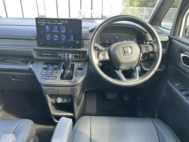 ホンダ ステップワゴン スパーダ 大阪府 2022(令4)年 3.5万km プラチナホワイトパール ホンダセンシング/・アダプティクブクルーズコントロール/・衝突軽減ブレーキー/・レーンアシスト/・コーナーセンサー/・ブラインドスポットインフォメーション/純正11.4インチナビ/・Bluetooth/フルセグTV/CD/DVD/USB/ラジオ/主要装備/・全方位カメラ/・アラウンドビューモニター/・アイドリングストップ/・横滑り防止装置/・オートホールド/・パドルシフト/・両側パワースライドドア/・パワーバックドア/・フリップダウンモニター/・レザーシート/・シートヒーター/・オットマン/・ウォークスルー/・ステアリングリモコン/・LEDヘッドライト/・フォグランプ/・ヘッドライトレベライザー/・ドライブレコーダー/・ETC