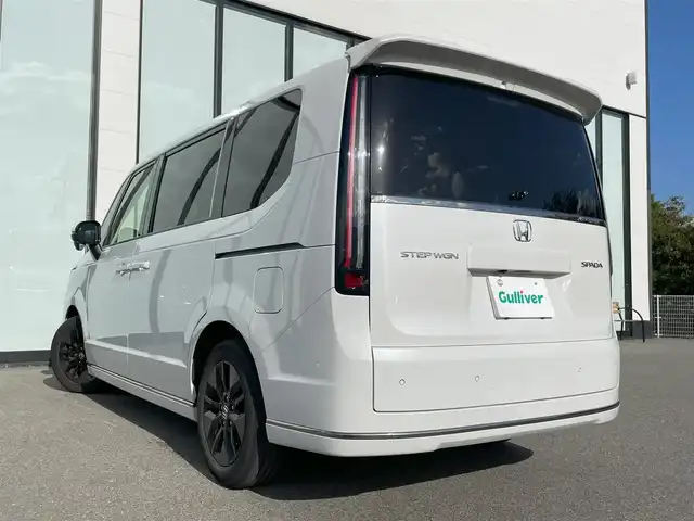 ホンダ ステップワゴン スパーダ 大阪府 2022(令4)年 3.5万km プラチナホワイトパール ホンダセンシング/・アダプティクブクルーズコントロール/・衝突軽減ブレーキー/・レーンアシスト/・コーナーセンサー/・ブラインドスポットインフォメーション/純正11.4インチナビ/・Bluetooth/フルセグTV/CD/DVD/USB/ラジオ/主要装備/・全方位カメラ/・アラウンドビューモニター/・アイドリングストップ/・横滑り防止装置/・オートホールド/・パドルシフト/・両側パワースライドドア/・パワーバックドア/・フリップダウンモニター/・レザーシート/・シートヒーター/・オットマン/・ウォークスルー/・ステアリングリモコン/・LEDヘッドライト/・フォグランプ/・ヘッドライトレベライザー/・ドライブレコーダー/・ETC