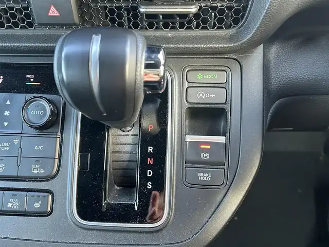 ホンダ ステップワゴン スパーダ 大阪府 2022(令4)年 3.5万km プラチナホワイトパール ホンダセンシング/・アダプティクブクルーズコントロール/・衝突軽減ブレーキー/・レーンアシスト/・コーナーセンサー/・ブラインドスポットインフォメーション/純正11.4インチナビ/・Bluetooth/フルセグTV/CD/DVD/USB/ラジオ/主要装備/・全方位カメラ/・アラウンドビューモニター/・アイドリングストップ/・横滑り防止装置/・オートホールド/・パドルシフト/・両側パワースライドドア/・パワーバックドア/・フリップダウンモニター/・レザーシート/・シートヒーター/・オットマン/・ウォークスルー/・ステアリングリモコン/・LEDヘッドライト/・フォグランプ/・ヘッドライトレベライザー/・ドライブレコーダー/・ETC