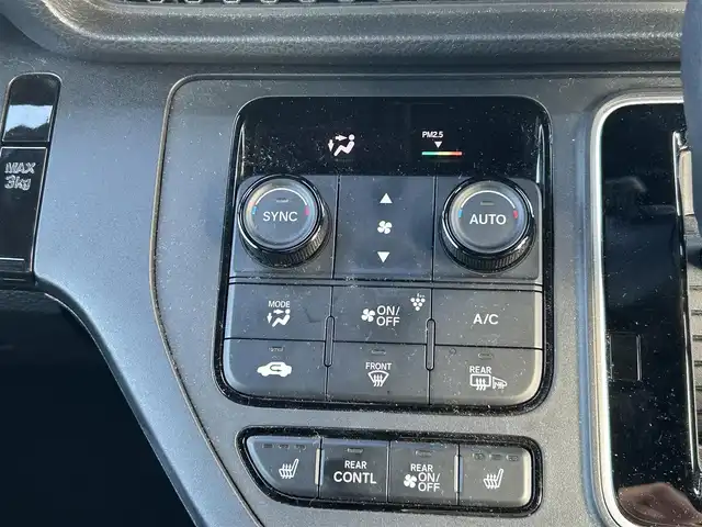 ホンダ ステップワゴン スパーダ 大阪府 2022(令4)年 3.5万km プラチナホワイトパール ホンダセンシング/・アダプティクブクルーズコントロール/・衝突軽減ブレーキー/・レーンアシスト/・コーナーセンサー/・ブラインドスポットインフォメーション/純正11.4インチナビ/・Bluetooth/フルセグTV/CD/DVD/USB/ラジオ/主要装備/・全方位カメラ/・アラウンドビューモニター/・アイドリングストップ/・横滑り防止装置/・オートホールド/・パドルシフト/・両側パワースライドドア/・パワーバックドア/・フリップダウンモニター/・レザーシート/・シートヒーター/・オットマン/・ウォークスルー/・ステアリングリモコン/・LEDヘッドライト/・フォグランプ/・ヘッドライトレベライザー/・ドライブレコーダー/・ETC