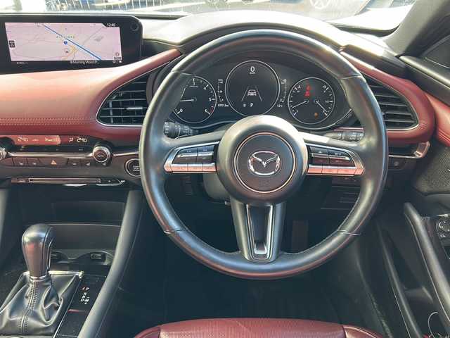 マツダ マツダ３ファストバック XD バーガンディセレクション 山形県 2019(令1)年 8.7万km ポリメタルグレーM 禁煙車/4WD/衝突軽減ブレーキシステム/BOSEサウンド/クルーズコントロール/レーンキープアシスト/横滑り防止装置/オートマチックハイビーム/前後コーナーセンサー/前後ドライブレコーダー/全方位カメラ/純正ナビ/（Bluetooth/フルセグ/AM/FM/USB)/ヘッドアップディスプレイ/電動パーキング/ステアリングスイッチ/ステアリングヒーター/パドルシフト/レザーシート/D席パワーシート・シートメモリー/前席シートヒーター/スマートキー/純正エンジンスターター/電動格納ミラー/ドアバイザー/純正アルミホイール