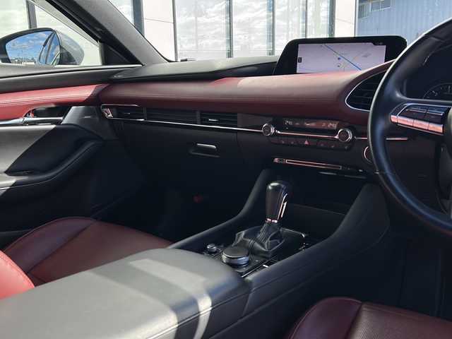 マツダ マツダ３ファストバック XD バーガンディセレクション 山形県 2019(令1)年 8.7万km ポリメタルグレーM 禁煙車/4WD/衝突軽減ブレーキシステム/BOSEサウンド/クルーズコントロール/レーンキープアシスト/横滑り防止装置/オートマチックハイビーム/前後コーナーセンサー/前後ドライブレコーダー/全方位カメラ/純正ナビ/（Bluetooth/フルセグ/AM/FM/USB)/ヘッドアップディスプレイ/電動パーキング/ステアリングスイッチ/ステアリングヒーター/パドルシフト/レザーシート/D席パワーシート・シートメモリー/前席シートヒーター/スマートキー/純正エンジンスターター/電動格納ミラー/ドアバイザー/純正アルミホイール