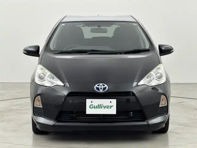 トヨタ アクア S 福岡県 2014(平26)年 7.2万km ブラックマイカ 純正ナビ／ＢＴ／フルセグＴＶ　/バックカメラ　/ＥＴＣ　/プッシュスタート　/スマートキー　/電動格納式ドアミラー　/ＥＣＯモード　/ＥＶモード　/ドアバイザー　/純正１５インチアルミホイール　/社外フロアマット