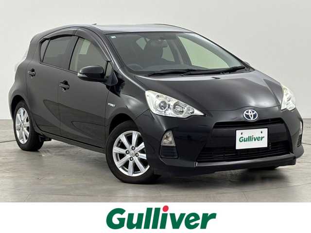 トヨタ アクア S 福岡県 2014(平26)年 7.2万km ブラックマイカ 純正ナビ／ＢＴ／フルセグＴＶ　/バックカメラ　/ＥＴＣ　/プッシュスタート　/スマートキー　/電動格納式ドアミラー　/ＥＣＯモード　/ＥＶモード　/ドアバイザー　/純正１５インチアルミホイール　/社外フロアマット