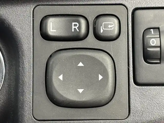 トヨタ アクア S 福岡県 2014(平26)年 7.2万km ブラックマイカ 純正ナビ／ＢＴ／フルセグＴＶ　/バックカメラ　/ＥＴＣ　/プッシュスタート　/スマートキー　/電動格納式ドアミラー　/ＥＣＯモード　/ＥＶモード　/ドアバイザー　/純正１５インチアルミホイール　/社外フロアマット