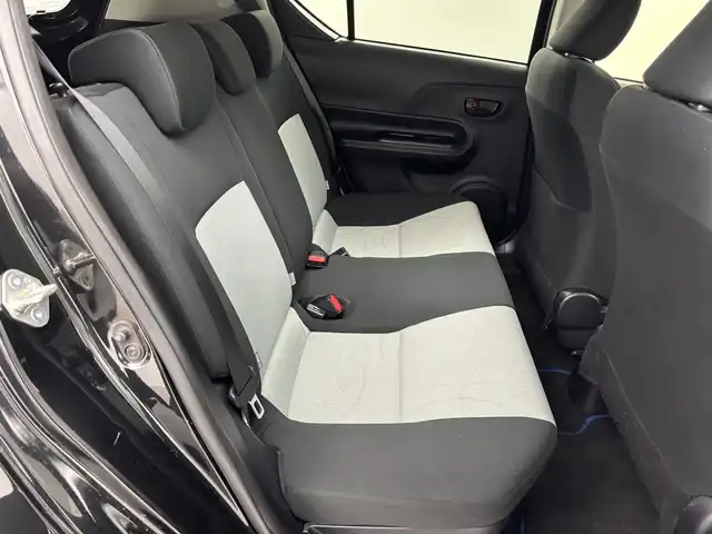 トヨタ アクア S 福岡県 2014(平26)年 7.2万km ブラックマイカ 純正ナビ／ＢＴ／フルセグＴＶ　/バックカメラ　/ＥＴＣ　/プッシュスタート　/スマートキー　/電動格納式ドアミラー　/ＥＣＯモード　/ＥＶモード　/ドアバイザー　/純正１５インチアルミホイール　/社外フロアマット