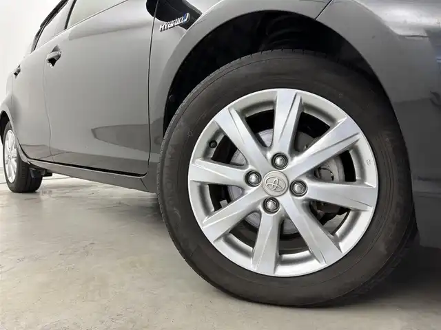 トヨタ アクア S 福岡県 2014(平26)年 7.2万km ブラックマイカ 純正ナビ／ＢＴ／フルセグＴＶ　/バックカメラ　/ＥＴＣ　/プッシュスタート　/スマートキー　/電動格納式ドアミラー　/ＥＣＯモード　/ＥＶモード　/ドアバイザー　/純正１５インチアルミホイール　/社外フロアマット