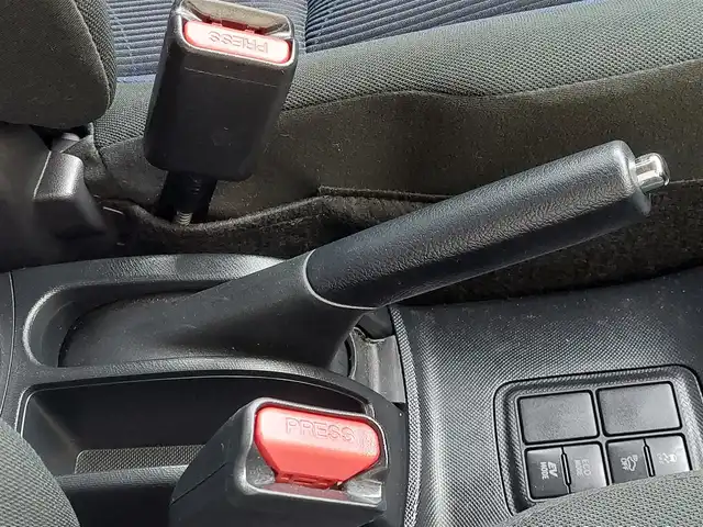 トヨタ アクア S 東京都 2018(平30)年 4.2万km スーパーホワイトⅡ 純正ナビ(NSCD-W66)/【AM/FM/CD/SD/BT/AUX】/ビルトインETC/ステアリングスイッチ/横滑り防止装置/車両接近通報装置/EV MODE/ECO MODE/オートエアコン/電動格納ミラー/純正フロアマット/リモコンキー/保証書/取扱説明書