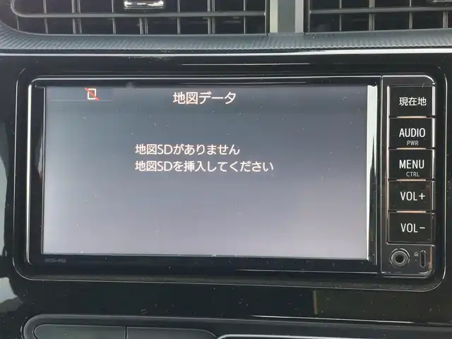 トヨタ アクア S 東京都 2018(平30)年 4.2万km スーパーホワイトⅡ 純正ナビ(NSCD-W66)/【AM/FM/CD/SD/BT/AUX】/ビルトインETC/ステアリングスイッチ/横滑り防止装置/車両接近通報装置/EV MODE/ECO MODE/オートエアコン/電動格納ミラー/純正フロアマット/リモコンキー/保証書/取扱説明書