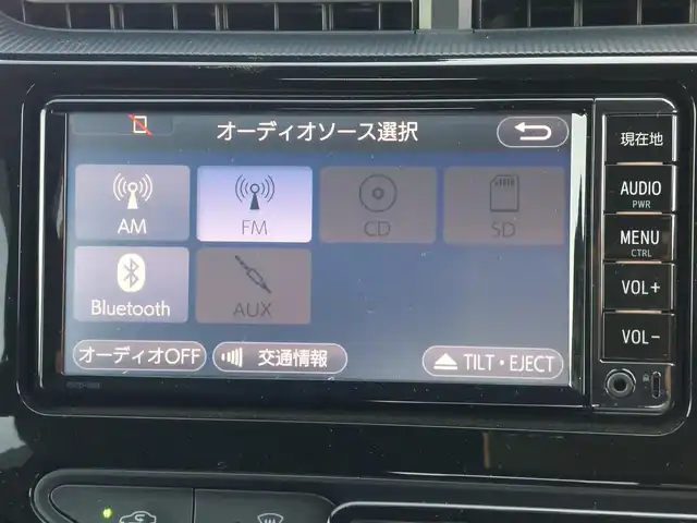 トヨタ アクア S 東京都 2018(平30)年 4.2万km スーパーホワイトⅡ 純正ナビ(NSCD-W66)/【AM/FM/CD/SD/BT/AUX】/ビルトインETC/ステアリングスイッチ/横滑り防止装置/車両接近通報装置/EV MODE/ECO MODE/オートエアコン/電動格納ミラー/純正フロアマット/リモコンキー/保証書/取扱説明書