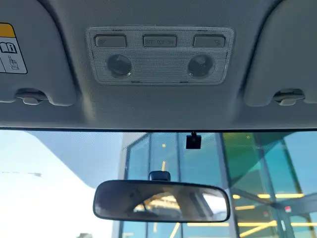 トヨタ アクア S 東京都 2018(平30)年 4.2万km スーパーホワイトⅡ 純正ナビ(NSCD-W66)/【AM/FM/CD/SD/BT/AUX】/ビルトインETC/ステアリングスイッチ/横滑り防止装置/車両接近通報装置/EV MODE/ECO MODE/オートエアコン/電動格納ミラー/純正フロアマット/リモコンキー/保証書/取扱説明書