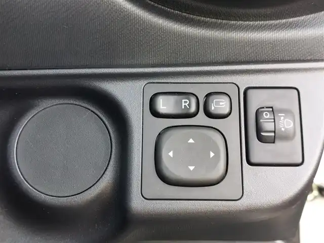 トヨタ アクア S 東京都 2018(平30)年 4.2万km スーパーホワイトⅡ 純正ナビ(NSCD-W66)/【AM/FM/CD/SD/BT/AUX】/ビルトインETC/ステアリングスイッチ/横滑り防止装置/車両接近通報装置/EV MODE/ECO MODE/オートエアコン/電動格納ミラー/純正フロアマット/リモコンキー/保証書/取扱説明書