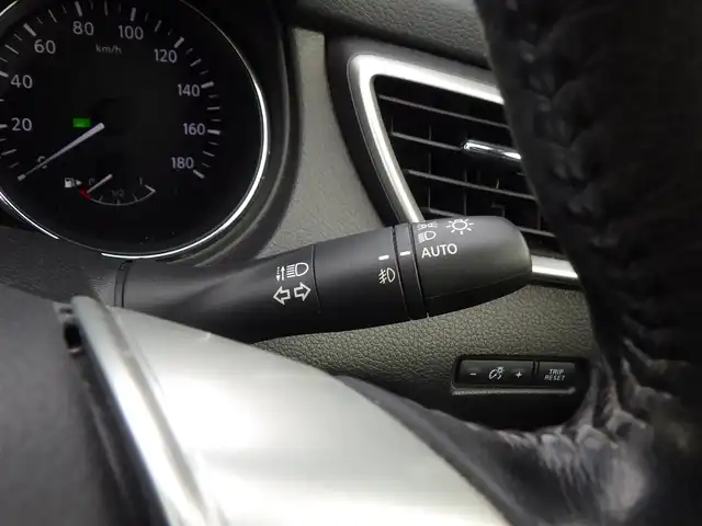 日産 エクストレイル 20X 千葉県 2014(平26)年 5.2万km ブリリアントホワイトパール パワーバックドア/カブロンシート/前席シートヒーター/純正SDナビ/地デジTV/【DVD/CD再生機能】/バックカメラ/フリップダウンモニター/ドライブレコーダー/革巻きステアリング/ETC/LEDヘッドライト/フォグライト/ウインカーミラー/純正17インチアルミホイル/インテリジェントキー