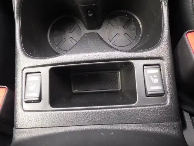 日産 エクストレイル 20X 千葉県 2014(平26)年 5.2万km ブリリアントホワイトパール パワーバックドア/カブロンシート/前席シートヒーター/純正SDナビ/地デジTV/【DVD/CD再生機能】/バックカメラ/フリップダウンモニター/ドライブレコーダー/革巻きステアリング/ETC/LEDヘッドライト/フォグライト/ウインカーミラー/純正17インチアルミホイル/インテリジェントキー