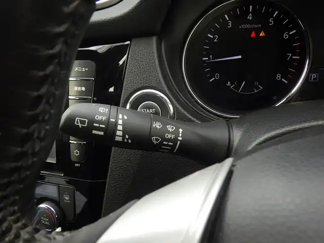 日産 エクストレイル 20X 千葉県 2014(平26)年 5.2万km ブリリアントホワイトパール パワーバックドア/カブロンシート/前席シートヒーター/純正SDナビ/地デジTV/【DVD/CD再生機能】/バックカメラ/フリップダウンモニター/ドライブレコーダー/革巻きステアリング/ETC/LEDヘッドライト/フォグライト/ウインカーミラー/純正17インチアルミホイル/インテリジェントキー