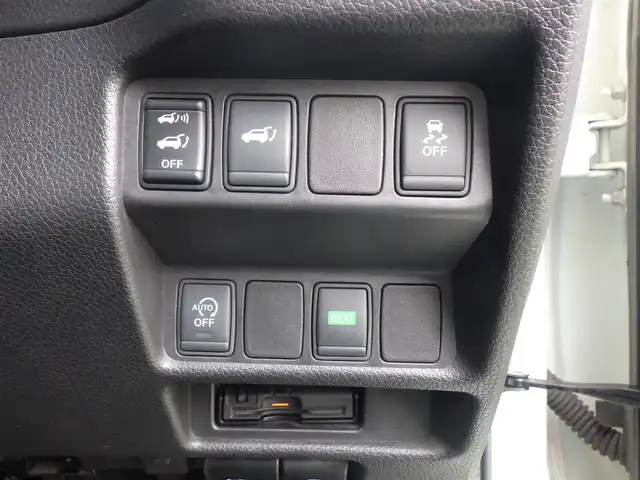 日産 エクストレイル 20X 千葉県 2014(平26)年 5.2万km ブリリアントホワイトパール パワーバックドア/カブロンシート/前席シートヒーター/純正SDナビ/地デジTV/【DVD/CD再生機能】/バックカメラ/フリップダウンモニター/ドライブレコーダー/革巻きステアリング/ETC/LEDヘッドライト/フォグライト/ウインカーミラー/純正17インチアルミホイル/インテリジェントキー