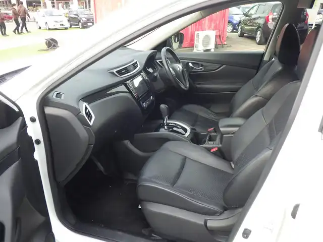 日産 エクストレイル 20X 千葉県 2014(平26)年 5.2万km ブリリアントホワイトパール パワーバックドア/カブロンシート/前席シートヒーター/純正SDナビ/地デジTV/【DVD/CD再生機能】/バックカメラ/フリップダウンモニター/ドライブレコーダー/革巻きステアリング/ETC/LEDヘッドライト/フォグライト/ウインカーミラー/純正17インチアルミホイル/インテリジェントキー