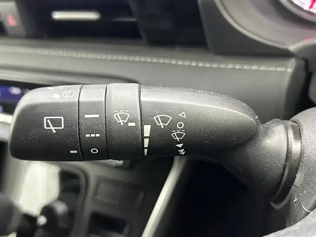 トヨタ ノア S－Z 熊本県 2023(令5)年 3.1万km ホワイトパールクリスタルシャイン 純正10.5インチナビ（CD・ＤＶＤ・フルセグ・ＢＴ・ＡｐｐｌＣａｒＰｌａｙ・ＡｎｄｒｏｉｄＡｕｔｏ・HDMI）/バックカメラ　/純正１４インチフリップダウンモニター　/ビルトインＥＴＣ２．０　/社外前後ドライブレコーダー　/両側パワースライドドア/前後クリアランスソナー/前席シートヒーター/トヨタセーフティーセンス/・レーダークルーズコントロール/・プリクラッシュセーフティ/・プロアクティブドライビングアシスト/・ロードサインアシスト/横滑り防止/ハーフレザーシート/オートライト/オートマチックハイビーム/LEDヘッドライト/フォグライト/スマートキー/プッシュスタート/スペアキー1本