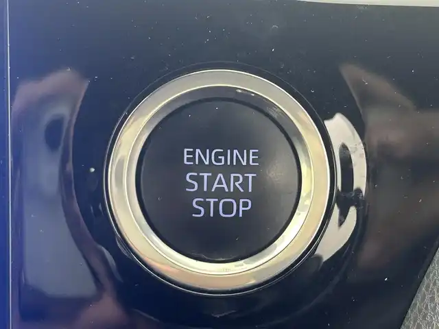 トヨタ ノア S－Z 熊本県 2023(令5)年 3.1万km ホワイトパールクリスタルシャイン 純正10.5インチナビ（CD・ＤＶＤ・フルセグ・ＢＴ・ＡｐｐｌＣａｒＰｌａｙ・ＡｎｄｒｏｉｄＡｕｔｏ・HDMI）/バックカメラ　/純正１４インチフリップダウンモニター　/ビルトインＥＴＣ２．０　/社外前後ドライブレコーダー　/両側パワースライドドア/前後クリアランスソナー/前席シートヒーター/トヨタセーフティーセンス/・レーダークルーズコントロール/・プリクラッシュセーフティ/・プロアクティブドライビングアシスト/・ロードサインアシスト/横滑り防止/ハーフレザーシート/オートライト/オートマチックハイビーム/LEDヘッドライト/フォグライト/スマートキー/プッシュスタート/スペアキー1本