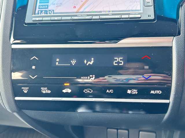 ホンダ フィット ハイブリット L ホンダセンシング 広島県 2019(平31)年 2.7万km モーニングミストブルーM 禁煙車/純正ナビ/（Bluetooth/SD/CD/USB)/バックカメラ/前後ドライブレコーダー/ビルドインETC/レーダークルーズコントロール/オートライト/LEDヘッドライト/フォグランプ/純正フロアマット/ドアバイザー/ハーフレザーシート/チャップアップシート/衝突被害軽減ブレーキ/横滑り防止装置/レーンキープアシスト/スマートキー/電動格納ミラー